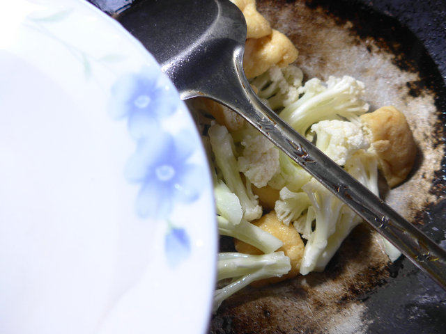 油豆腐炒花菜步骤5