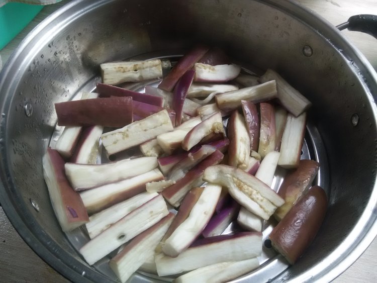 巧拌鱼香茄子步骤6