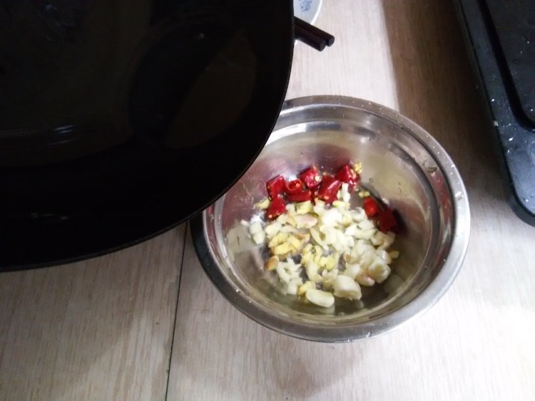 巧拌鱼香茄子步骤8