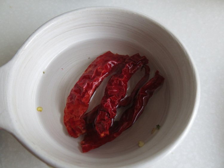 炝炒圆白菜步骤2