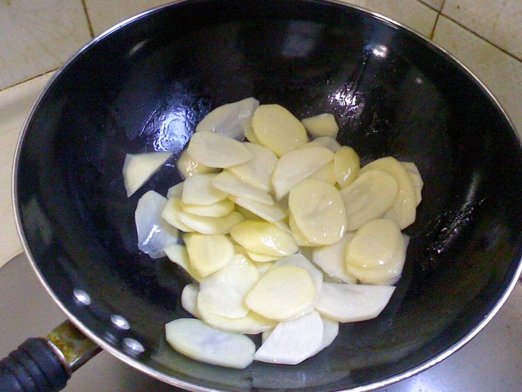 南乳土豆片步骤4