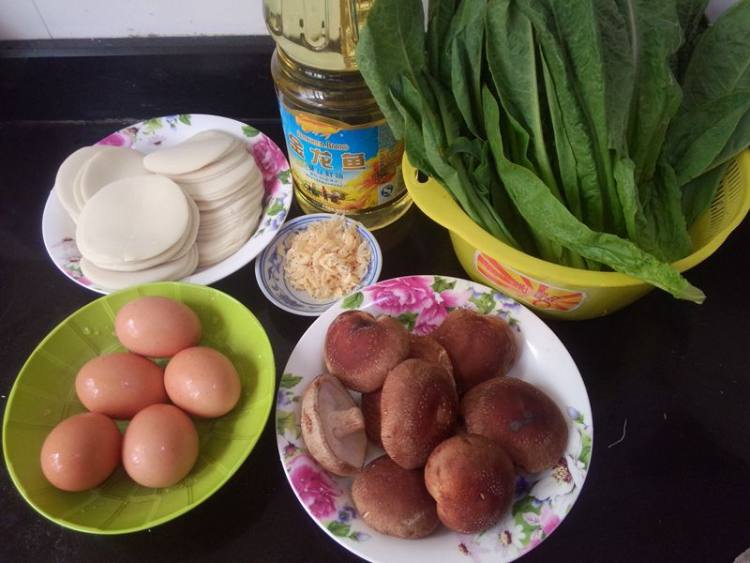 莴笋叶香菇鸡蛋水饺步骤1