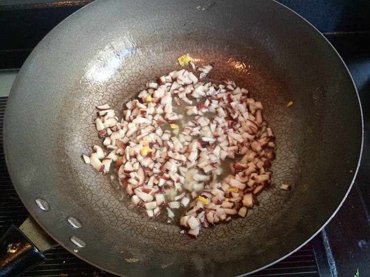 莴笋叶香菇鸡蛋水饺步骤6