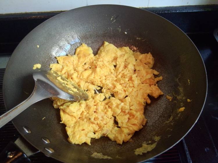 莴笋叶香菇鸡蛋水饺步骤5