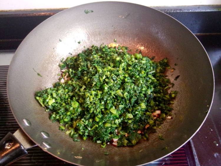 莴笋叶香菇鸡蛋水饺步骤7