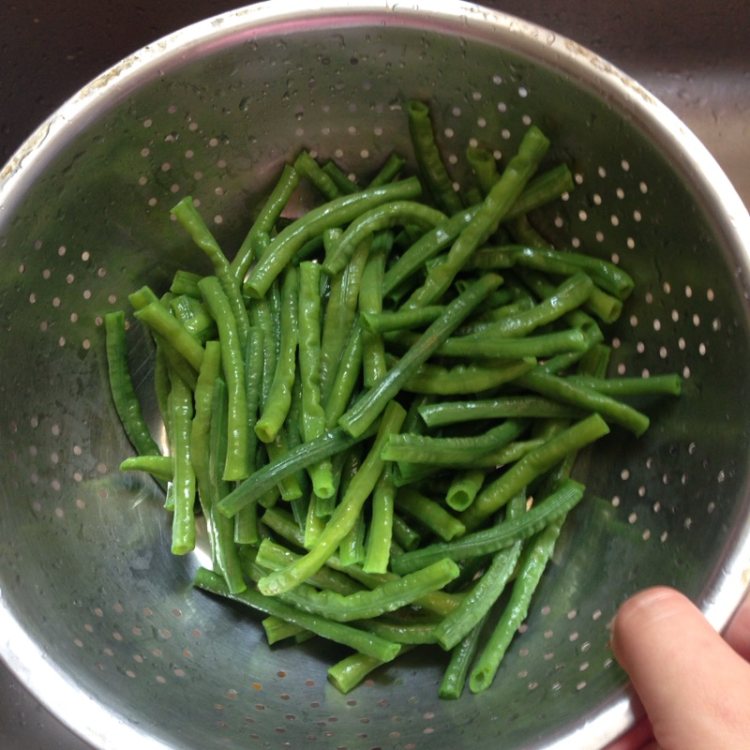 冰镇麻汁豆角步骤4
