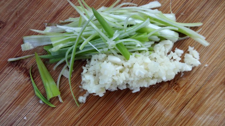 炝拌西芹土豆丝步骤3