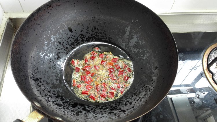 炝拌西芹土豆丝步骤7