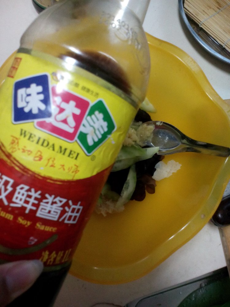 双耳拌黄瓜步骤4