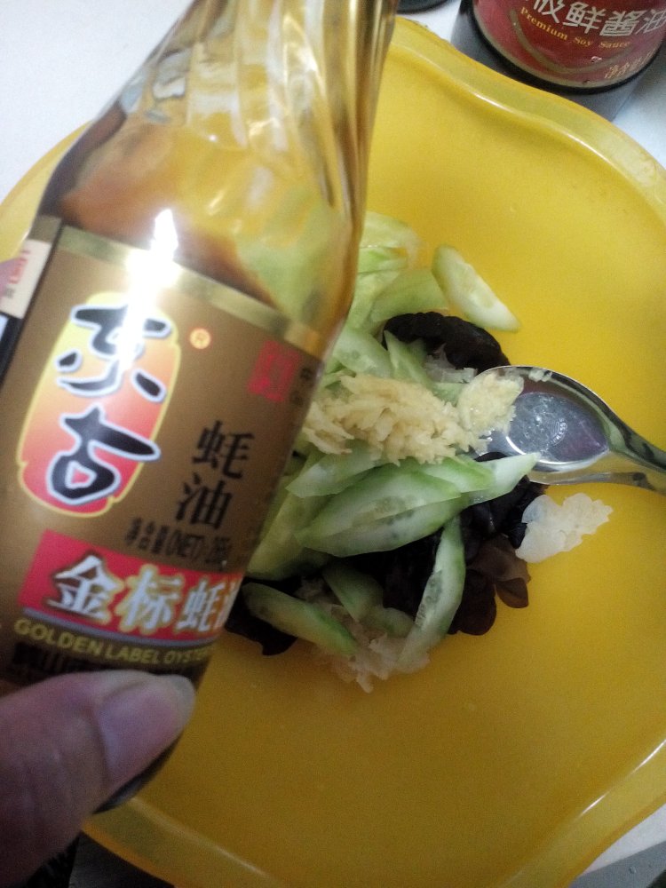 双耳拌黄瓜步骤6