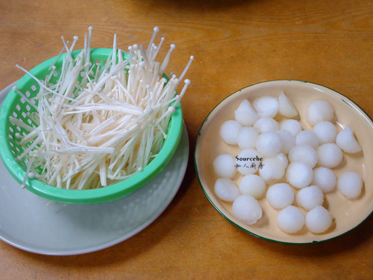 金针菇拌杂蔬步骤2