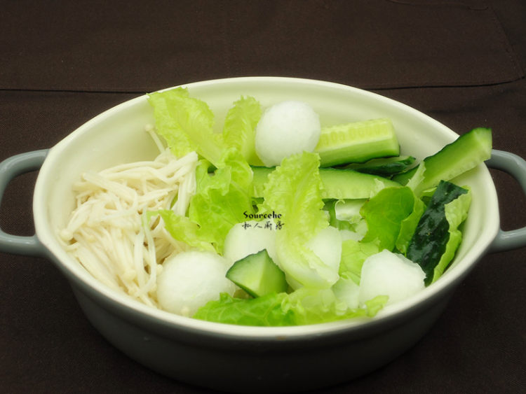 金针菇拌杂蔬步骤7