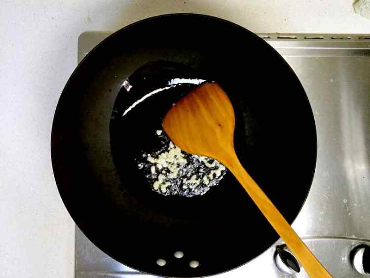 红油拌黄瓜金针菇步骤4