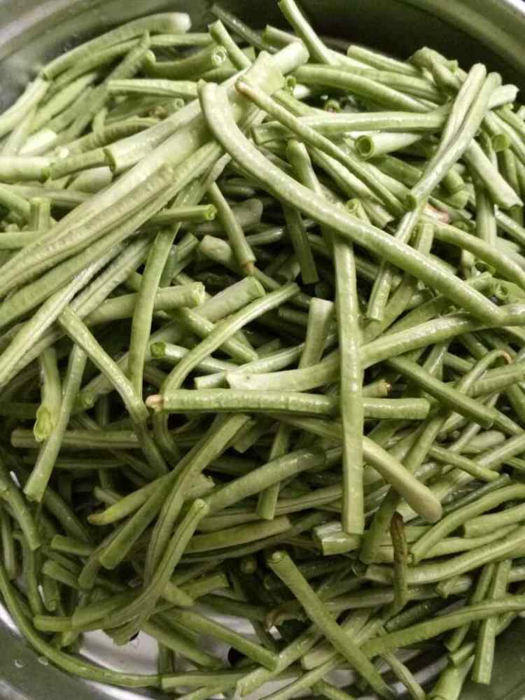 凉拌麻辣豇豆步骤1