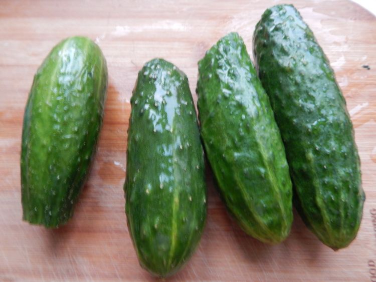 黄瓜金针菇卷步骤1