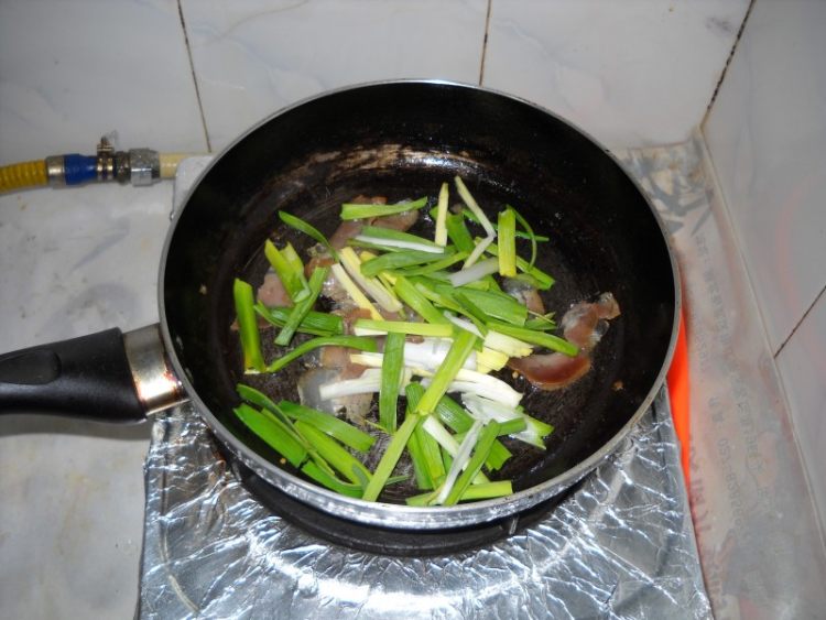 腊肉鱼腥草步骤4
