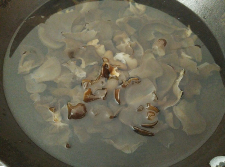 凉拌黑木耳#新鲜从这步骤2