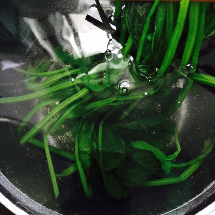 姜蒜香汁菠菜步骤5