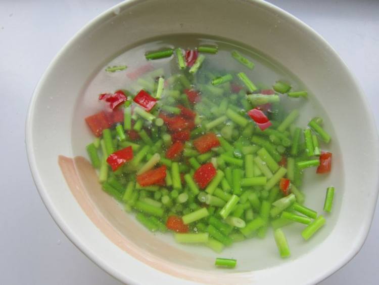 凉拌蒜薹步骤6