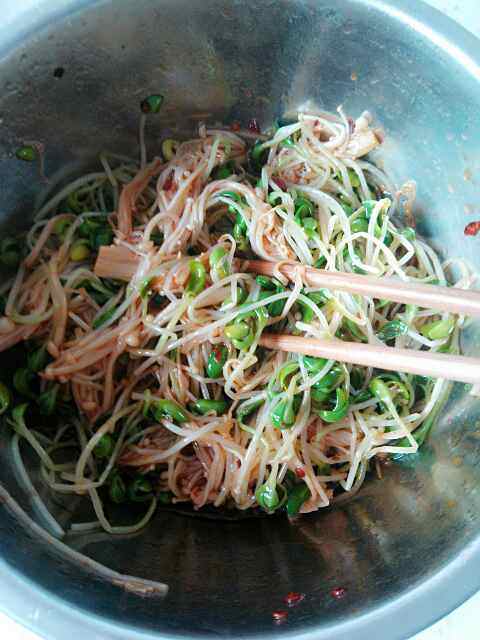 金针菇拌黑豆芽步骤6