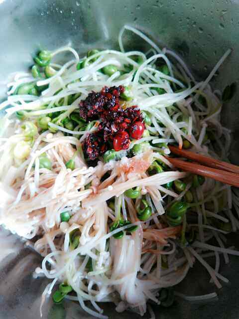 金针菇拌黑豆芽步骤4