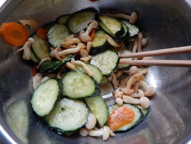 黄瓜凉拌白玉菇步骤12