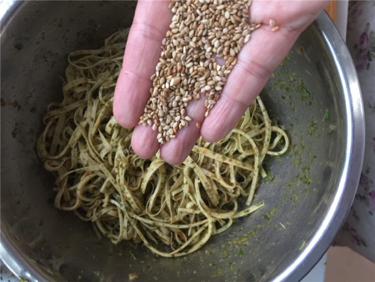 香椿拌豆腐皮步骤6