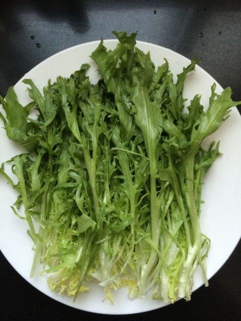 凉拌苦菊步骤3