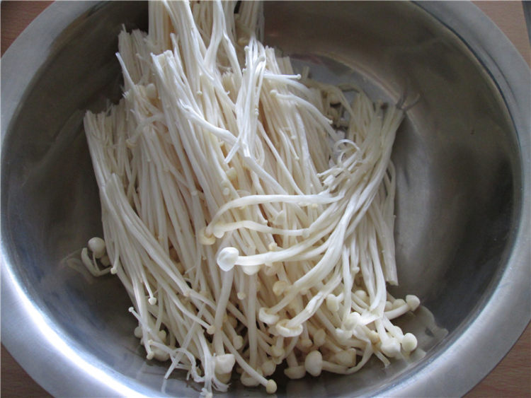 炝拌金针菇步骤6