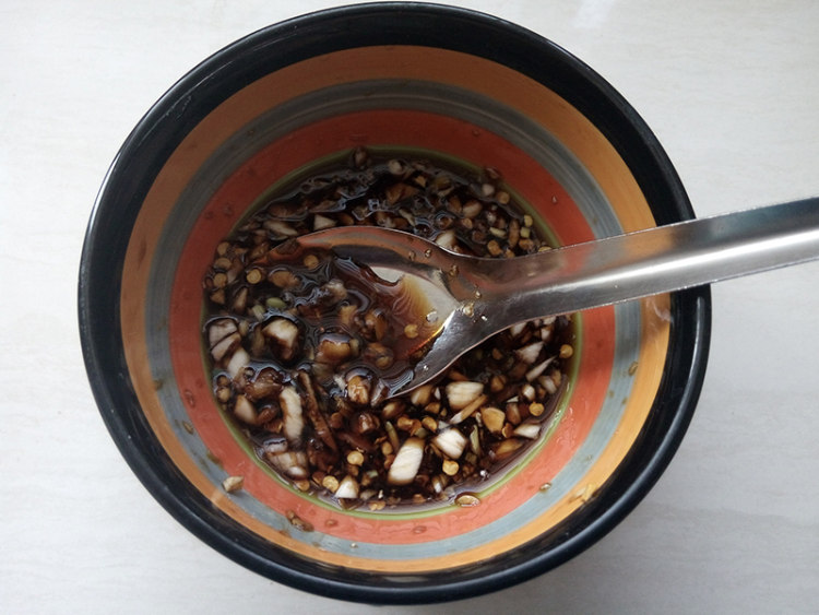 炝拌茼蒿步骤4