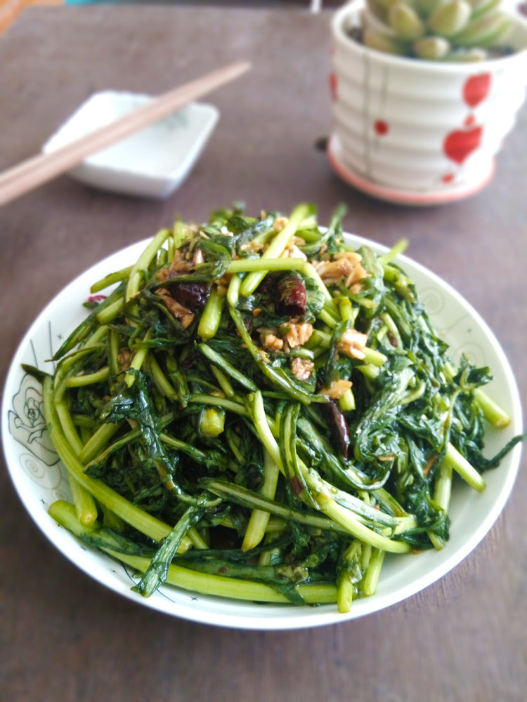 炝拌茼蒿步骤7