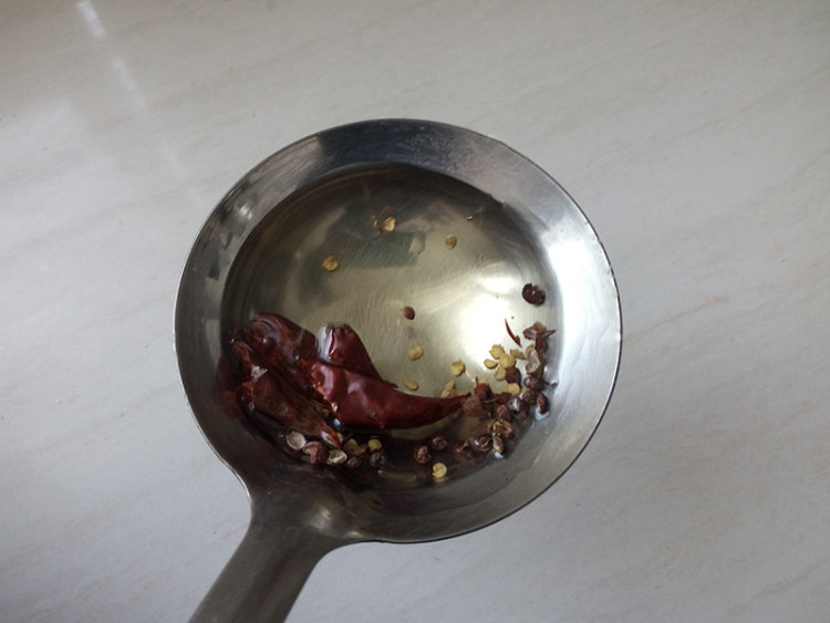 炝拌茼蒿步骤6