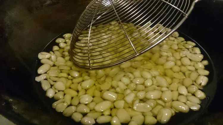 炝拌菠菜步骤4