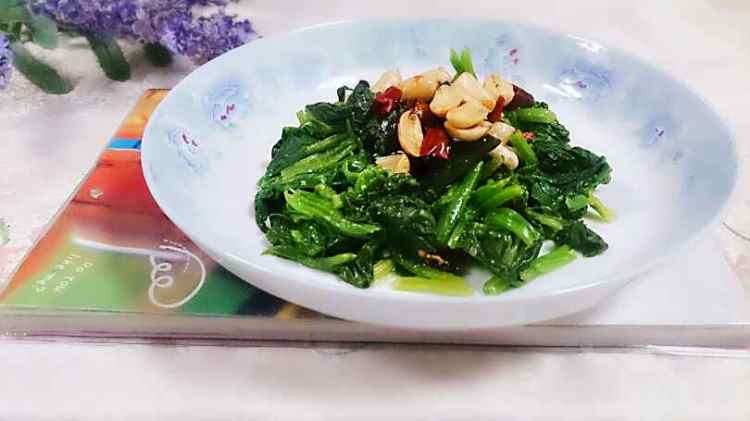 炝拌菠菜步骤6