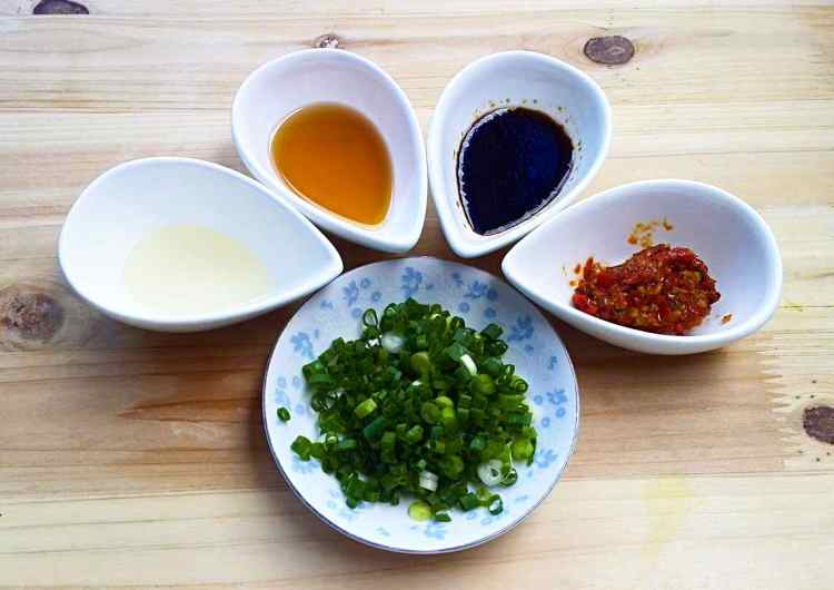 拌西芹豆干#多效护理步骤2
