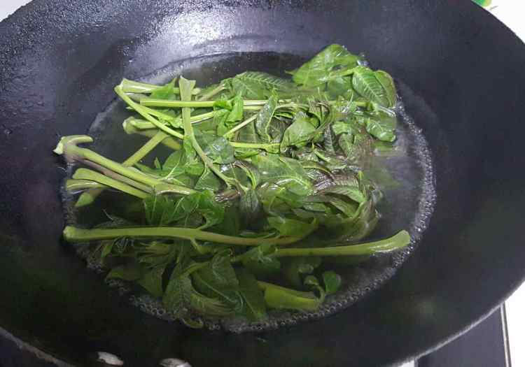 豌豆香椿豆步骤3
