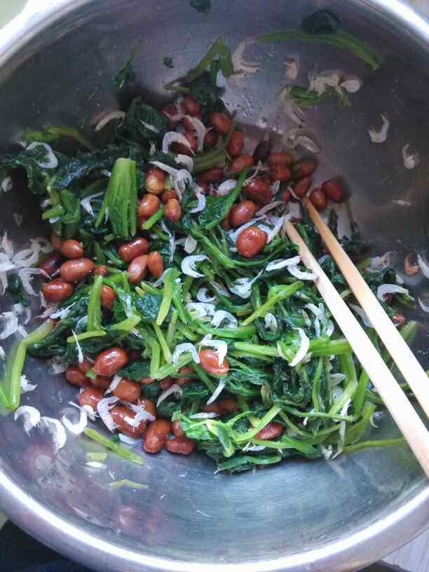 炒花生拌毛虾菠菜步骤4