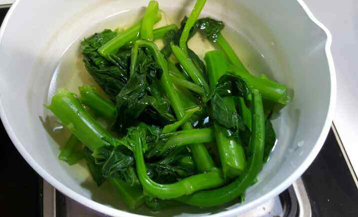 白灼蚝油芥兰步骤1