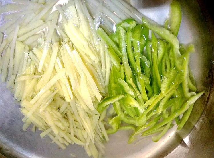 青椒拌土豆丝步骤2