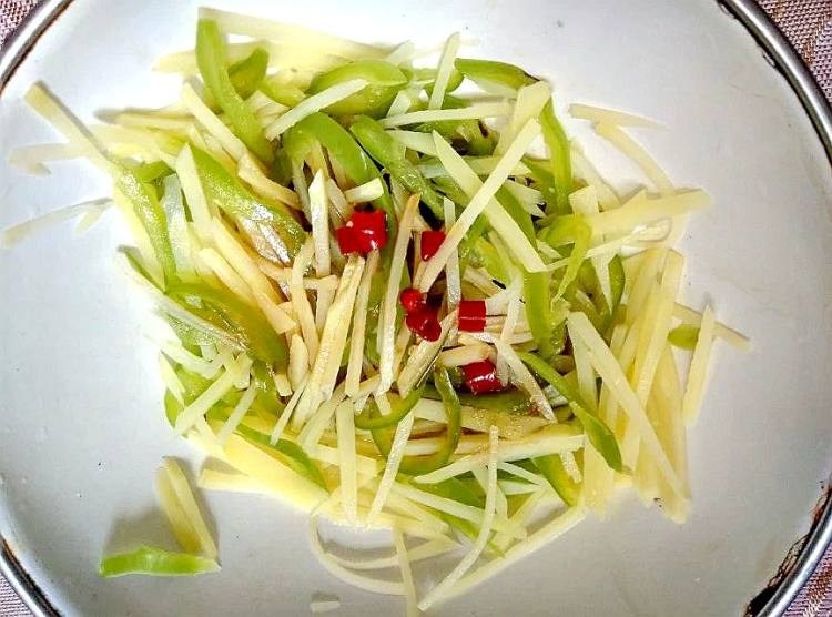 青椒拌土豆丝步骤6