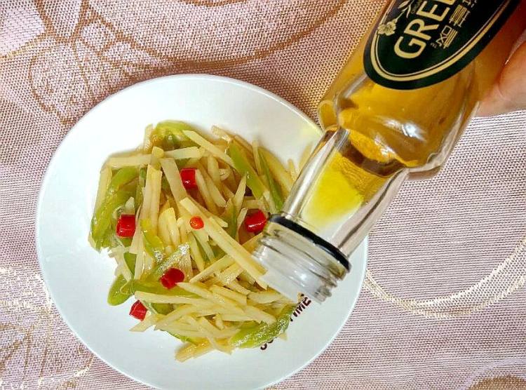 青椒拌土豆丝步骤7