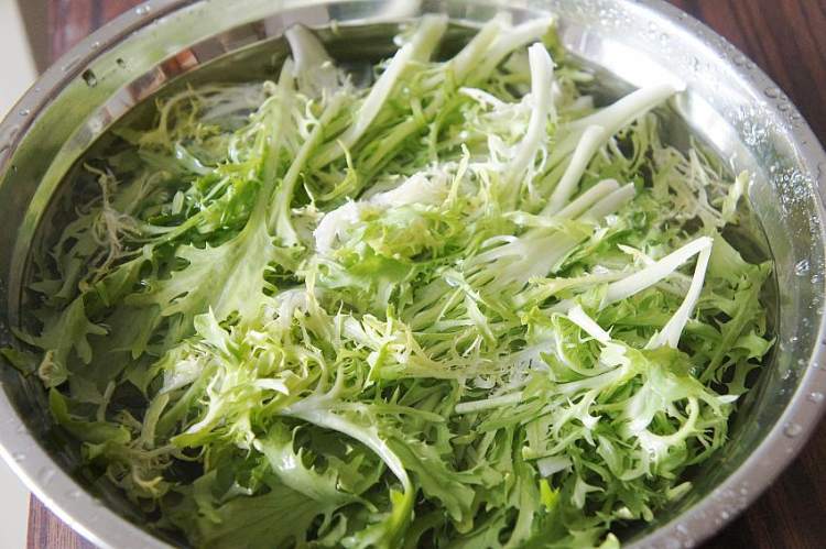 蒜香拌苦菊步骤3