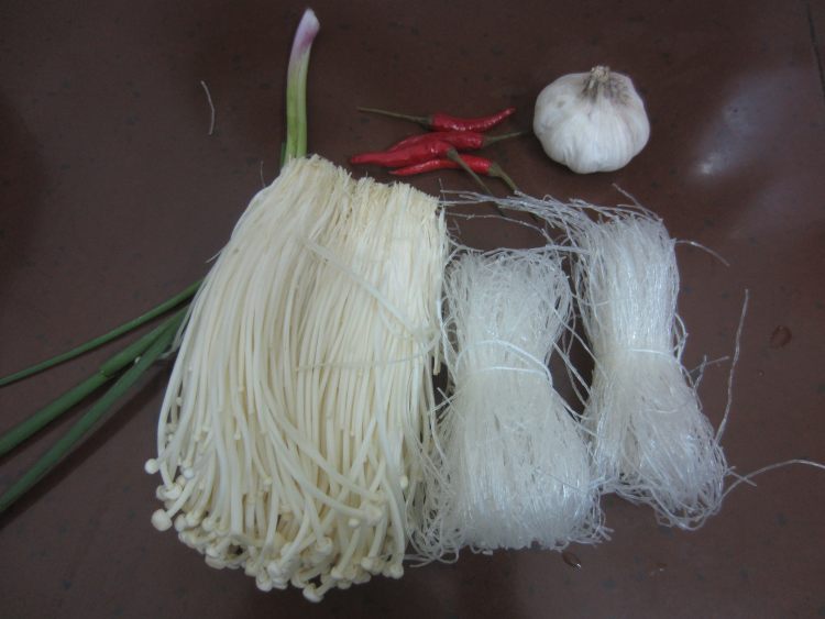 蒜香凉拌粉丝步骤1