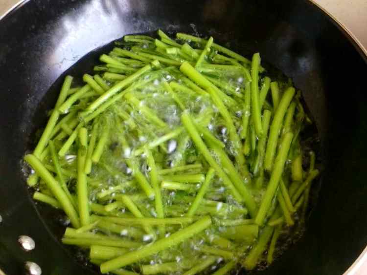 凉拌海带黄豆茼蒿杆步骤2