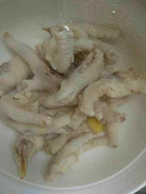 柠檬酸辣鸡脚步骤5