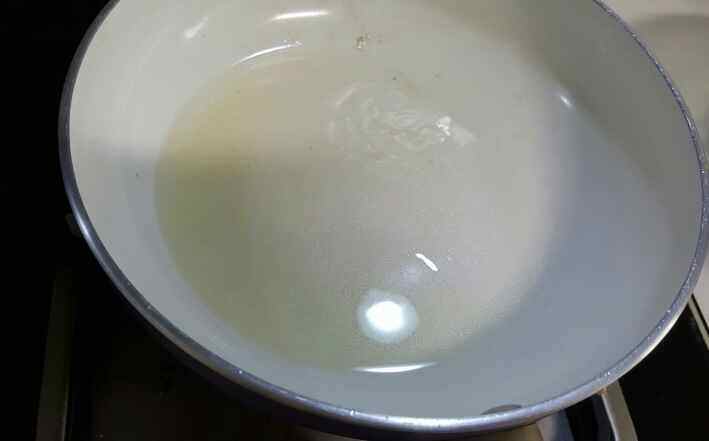 凉拌蚝油菠菜木耳步骤4