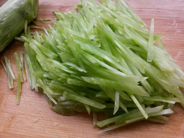 芝麻酱拌莴苣步骤4