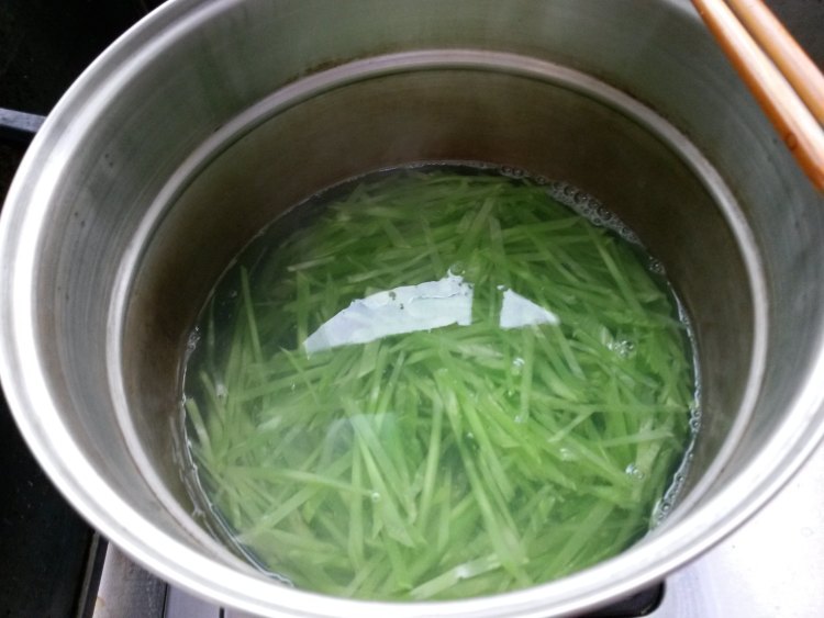 芝麻酱拌莴苣步骤5