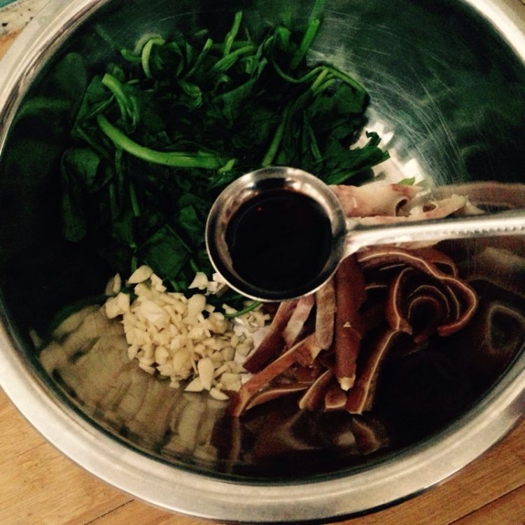 凉拌菠菜猪耳朵步骤3
