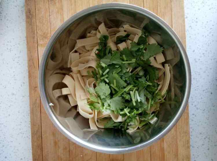 孜然干豆腐丝步骤5